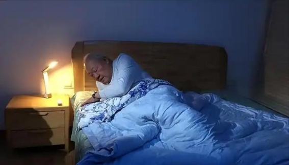 70岁以上老人午睡健康指南：掌握正确时间，避免健康隐患