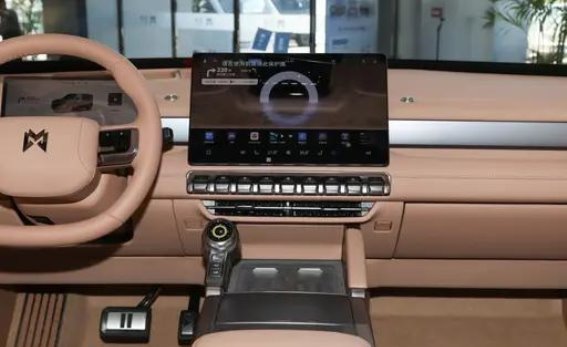 猛士M817试驾感受：兼顾日常与远行的硬核新能源SUV