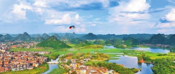 丘北县低空飞行旅游：空中视野下的新兴文旅体验