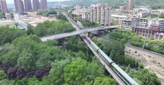 首趟中国－中亚国际人文旅游专列开启文化交流新篇章