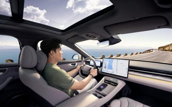 荣威M7 DMH：革新豪华家轿的全能之选