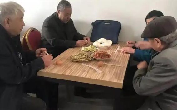 冬季尿酸高的人要注意的几个关键事项