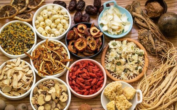 中药与肝脏健康：四种常见草药的潜在护肝效果