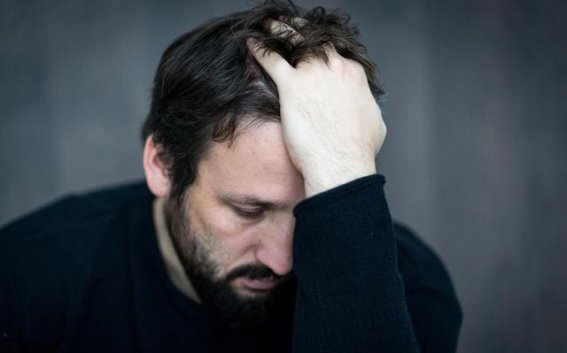 脾气暴躁与脑血管健康：长期易怒的人必须警惕的四大信号