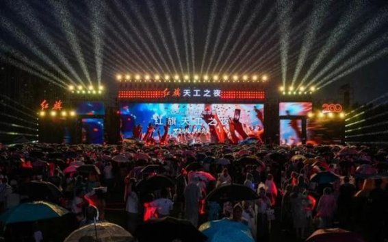 2025红旗粉丝家年华长春启幕：共庆品牌200万用户里程碑