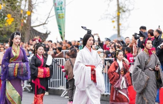 2025阆中汉服纪：传统华服与古城风貌的完美融合