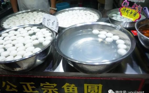 杭州美食探秘：凤起路农贸市场的网红美食与地方特色