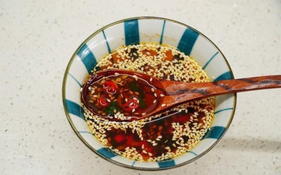 夏日清凉开胃菜：手撕凉拌杏鲍菇的简单制作方法