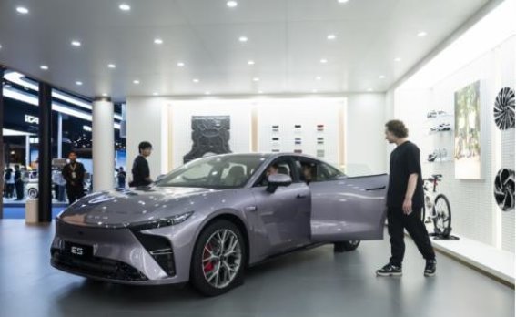 星纪元ES亮相成都车展，颜值与性能并驾齐驱