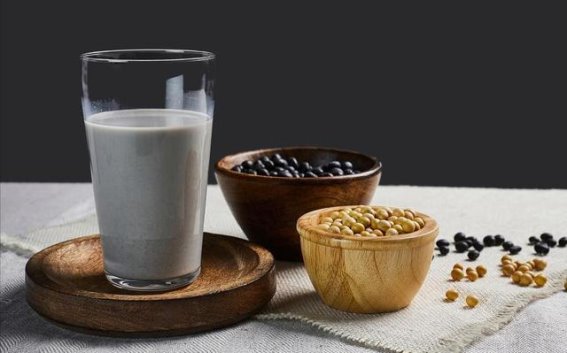 黑豆浆和黄豆浆的营养大比拼，选对了才能喝得更健康