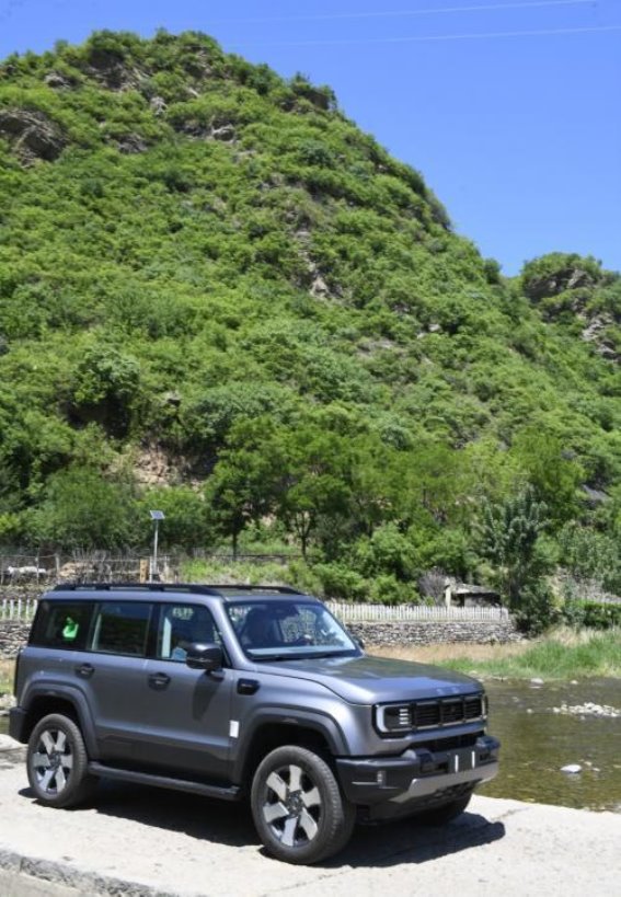 BJ40增程：动力与智慧并存，征服山林的理想伴侣