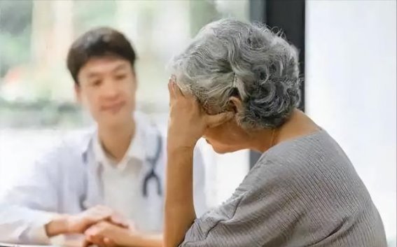 60岁以后，改掉这5个坏习惯，助力预防老年痴呆