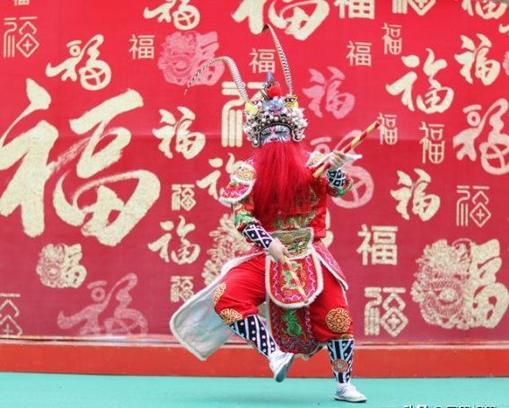 潮汕英歌舞点亮湖北九凤谷，非遗文化春节绽放光彩