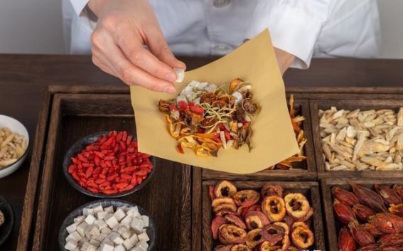 一组调理虚火的三味中药组合，让你从牙痛到腰腿疼，全面解决虚火问题