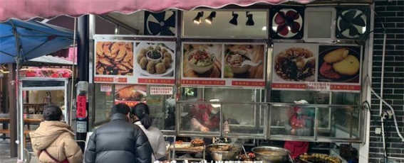 青岩古镇：新春时节的文化与美食之旅