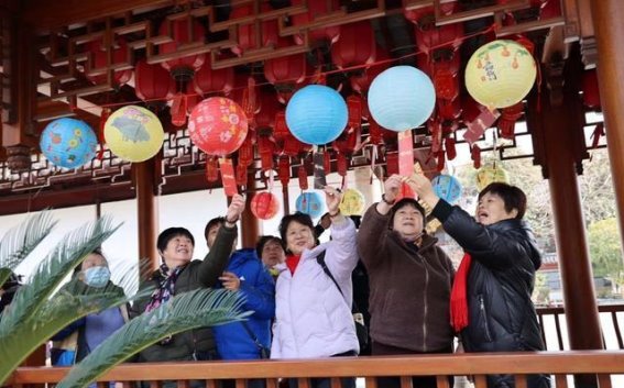 沪郊朱泾元宵节：在三桥之上祈愿新年好运