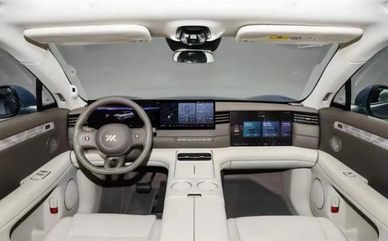 智己LS6：驾乘激情与家庭舒适的完美融合