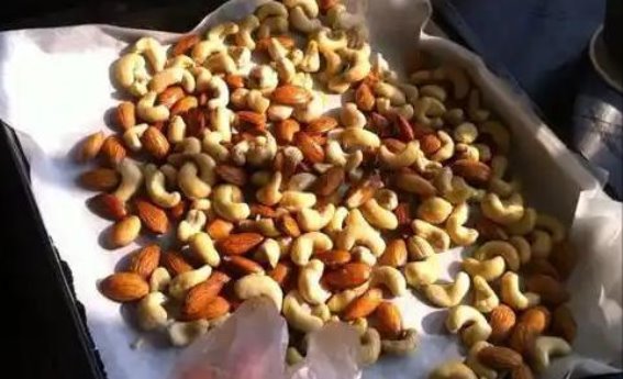 心脏健康吃坚果有讲究，这些坚果要少碰