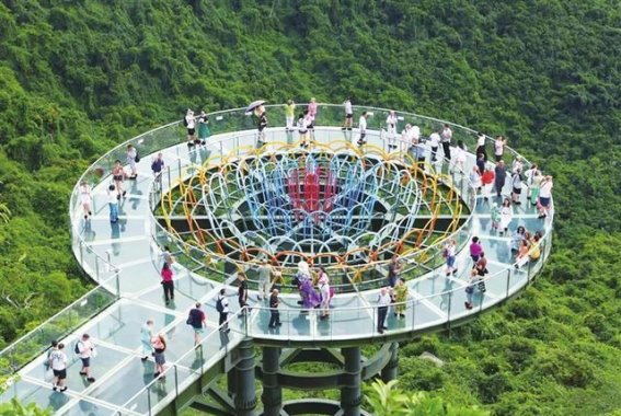 三亚清明假期：在阳光与海风中度过的美好时光