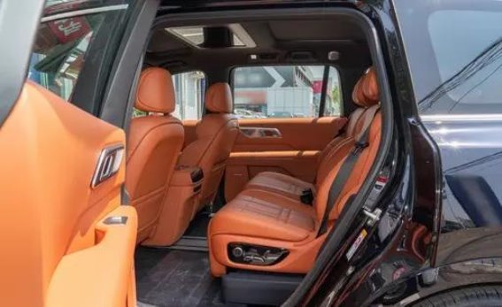 深蓝S09与问界M8：谁是更适合你的六座新能源SUV？