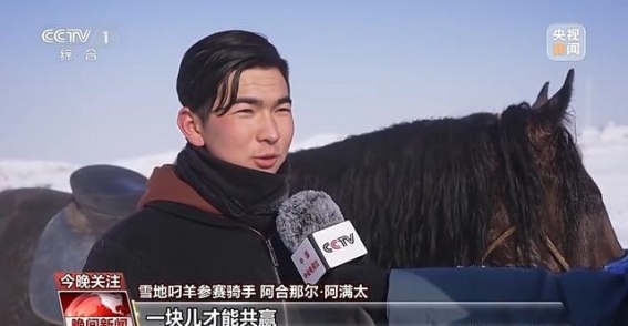 创新冰雪旅游新风潮：从滑翔伞到雪地拔河，冰雪体验更丰富