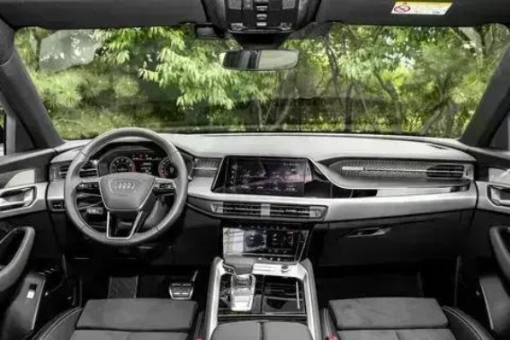 奥迪Q6深度解析：豪华与性能兼备的全能SUV