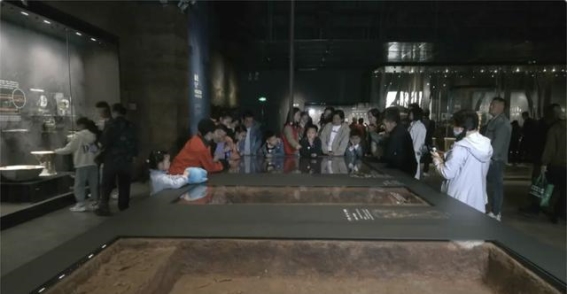 清明踏青寻根——盘龙城遗址博物院迎来假期客流高峰