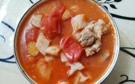家常美味｜学会做西红柿排骨汤，滋补又营养！