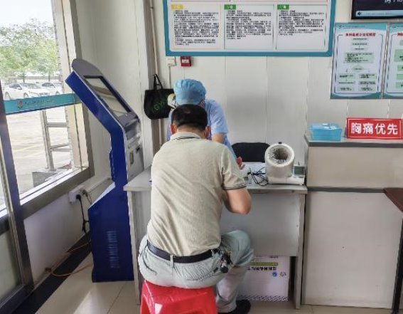 高明街头上演“生死接力”：市民与医护携手抢救心脏骤停患者