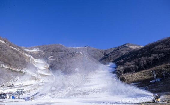 雪飞燕启动造雪，2024-2025雪季滑雪新篇章