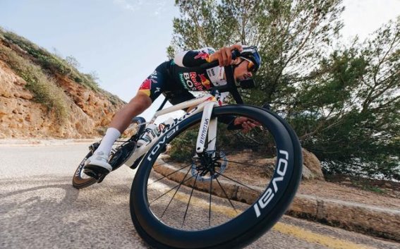 职业车手与市售自行车的区别：环法战车的精妙设计与性能差异