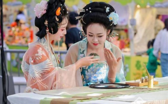 云南南华县“兔乐之”古茶文化推介活动在昆明盛大举行