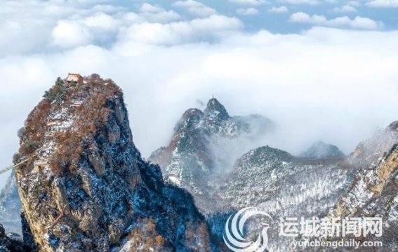 五老峰雪景：云海雾凇映白雪