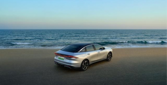 银河L6 EM-i：驾控与舒适兼备的家庭理想座驾