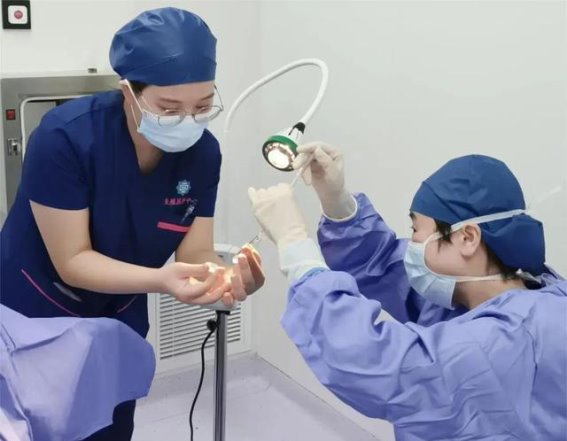 珠海中山五院成功迎来首例夫精人工授精婴儿