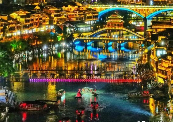 凤凰古城5A揭牌：文化与旅游的新篇章