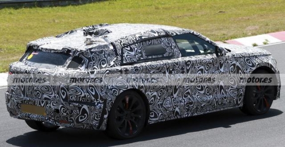 2026款路虎揽胜星脉内饰首度曝光 曲面大屏与500马力双电机引领纯电豪华新潮流