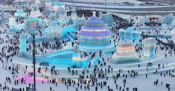 哈尔滨冰雪大世界门票价格暴涨，员工游玩禁令引发广泛争议，公司紧急道歉