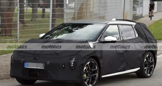 起亚EV4 GT：性能与续航兼备的未来电动轿车