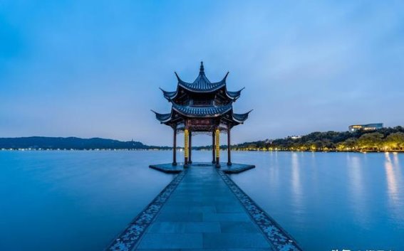 苏轼《饮湖上初晴后雨》：写西湖还是写朝云？