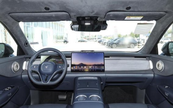 全新岚图知音：智享未来的纯电中型SUV