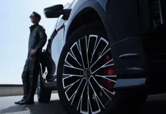 花店老板陈先生的星途凌云之选 全能座驾不是噱头用过才懂