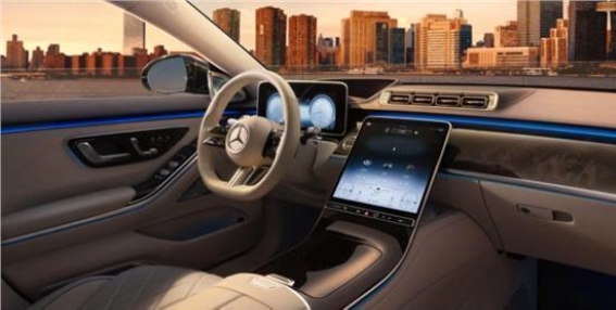 奔驰S级轿车：豪华与科技的完美交织