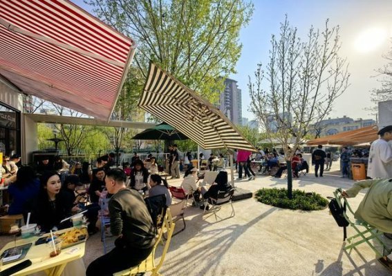 清明假期北京商圈消费火爆，多元活动激发春日经济活力