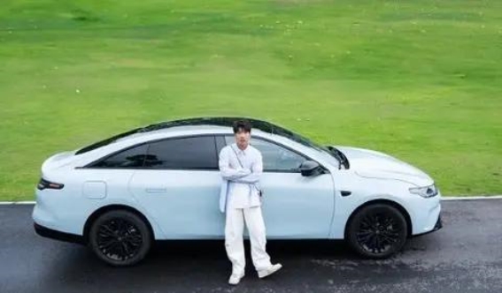 2024款零跑C01：智能豪华与高性价比的完美结合