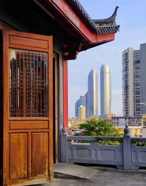 厦门鸿山寺：一座历经沧桑的古刹与自然奇观的交汇