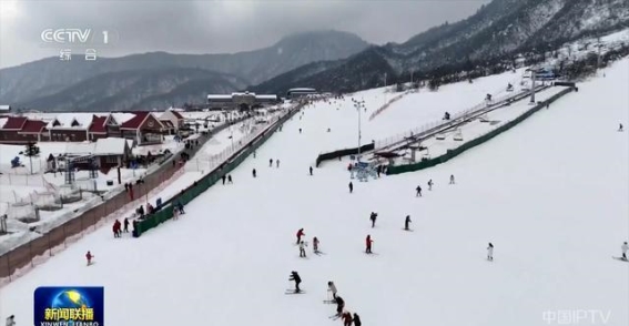 冬季冰雪旅游迎来旺季 多地滑雪胜地成游客新宠