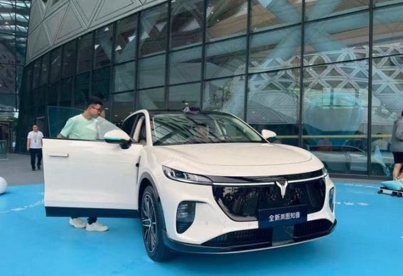 全新岚图知音上市：改变与突破，豪华与科技并行