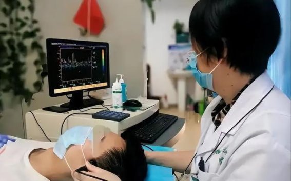 夜间暗示脑梗来临的几个信号，别忽视了这些警示