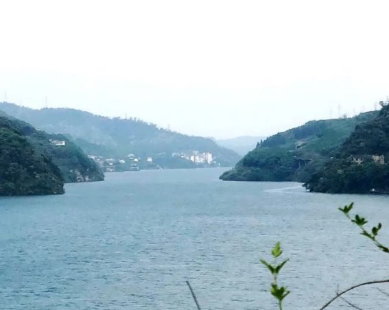从重庆主城到合川，沿渝武高速畅游沥鼻峡美景